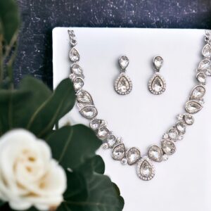 Atina ezüst színű gyönyörű bizsu alkalmi kristály nyaklánc szett