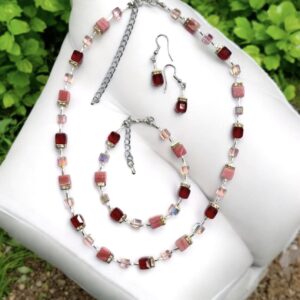 Leila rózsaszín-piros színű nemesacél nyaklánc SZETT