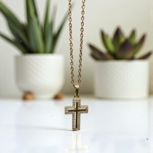 Kereszt rose gold színű köves nemesacél nyaklánc